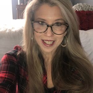 Meet your Posher, Laure